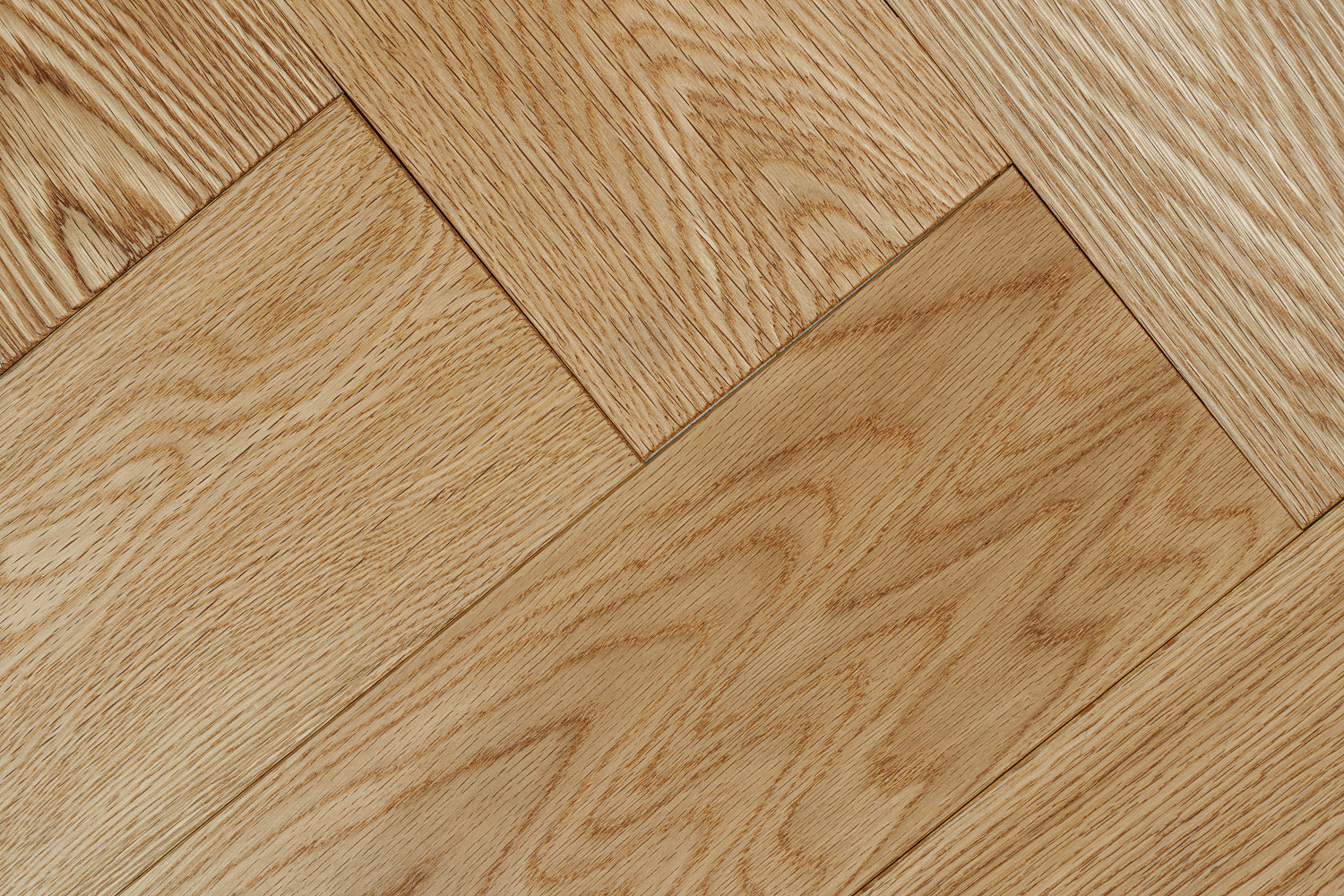 Паркетная доска AmberWood/Амбер Вуд Венгерская елочка Дуб Селект бесцветный лак 915х127х14 мм (0,93 м2/упак)